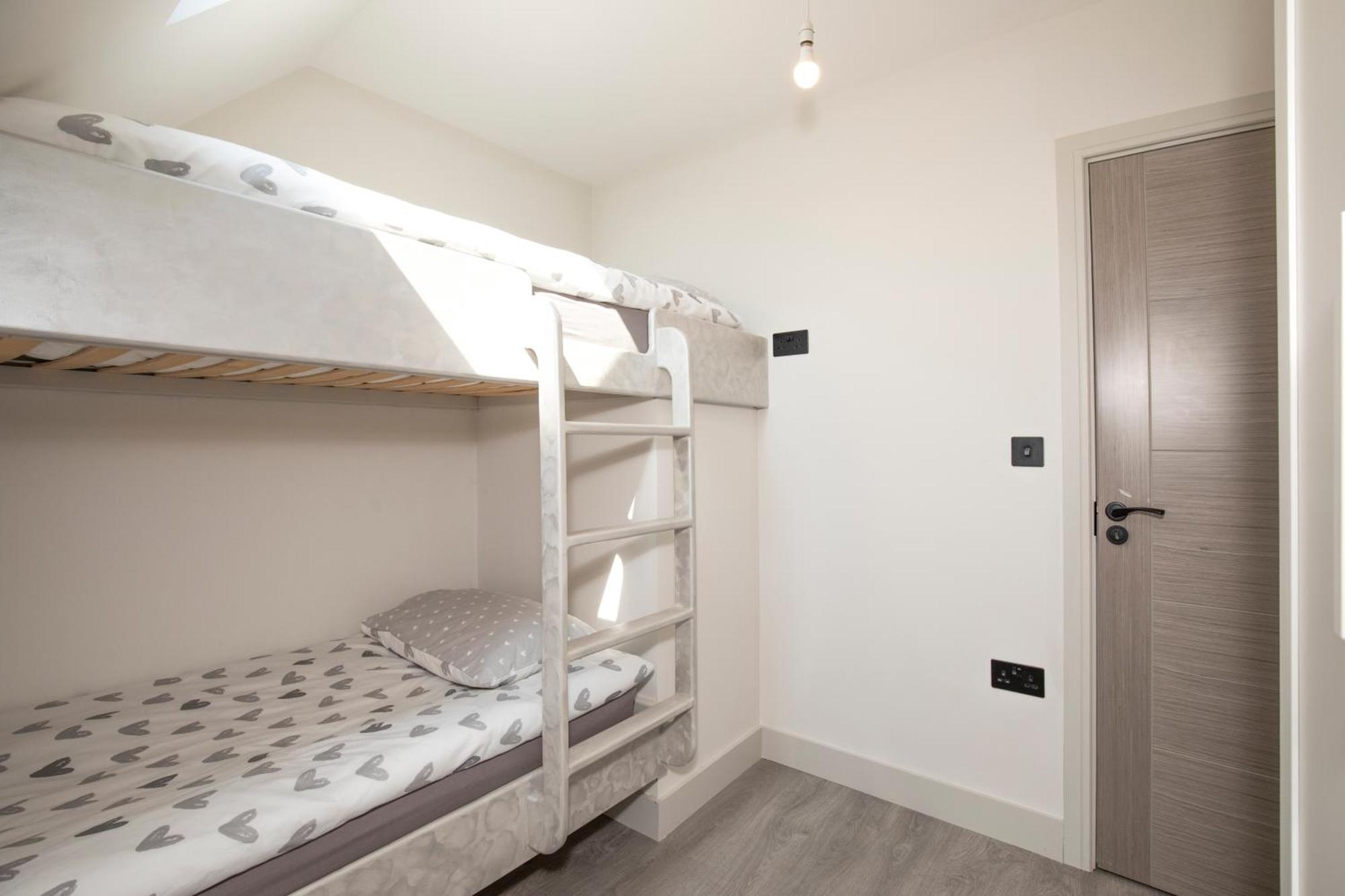 Luxury 3 Bedroom Flat 5 Min To Tube Station *
